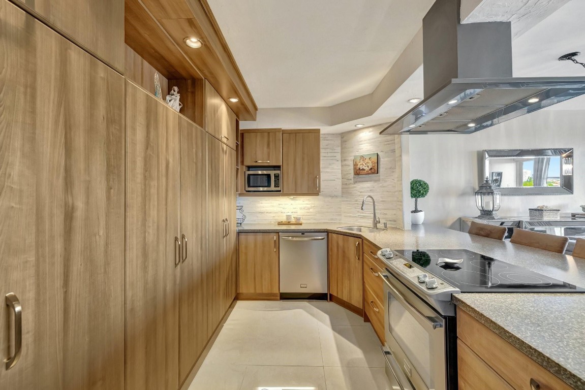 3300 NE 36th St 1204