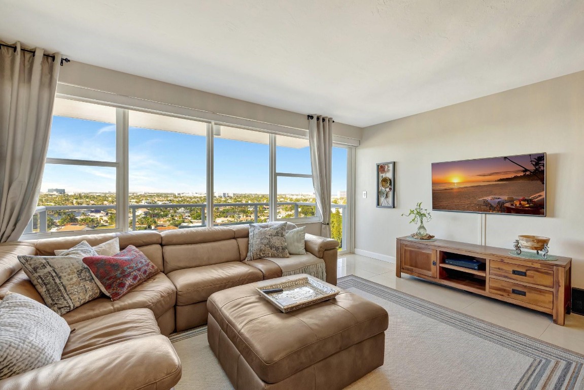 3300 NE 36th St 1204