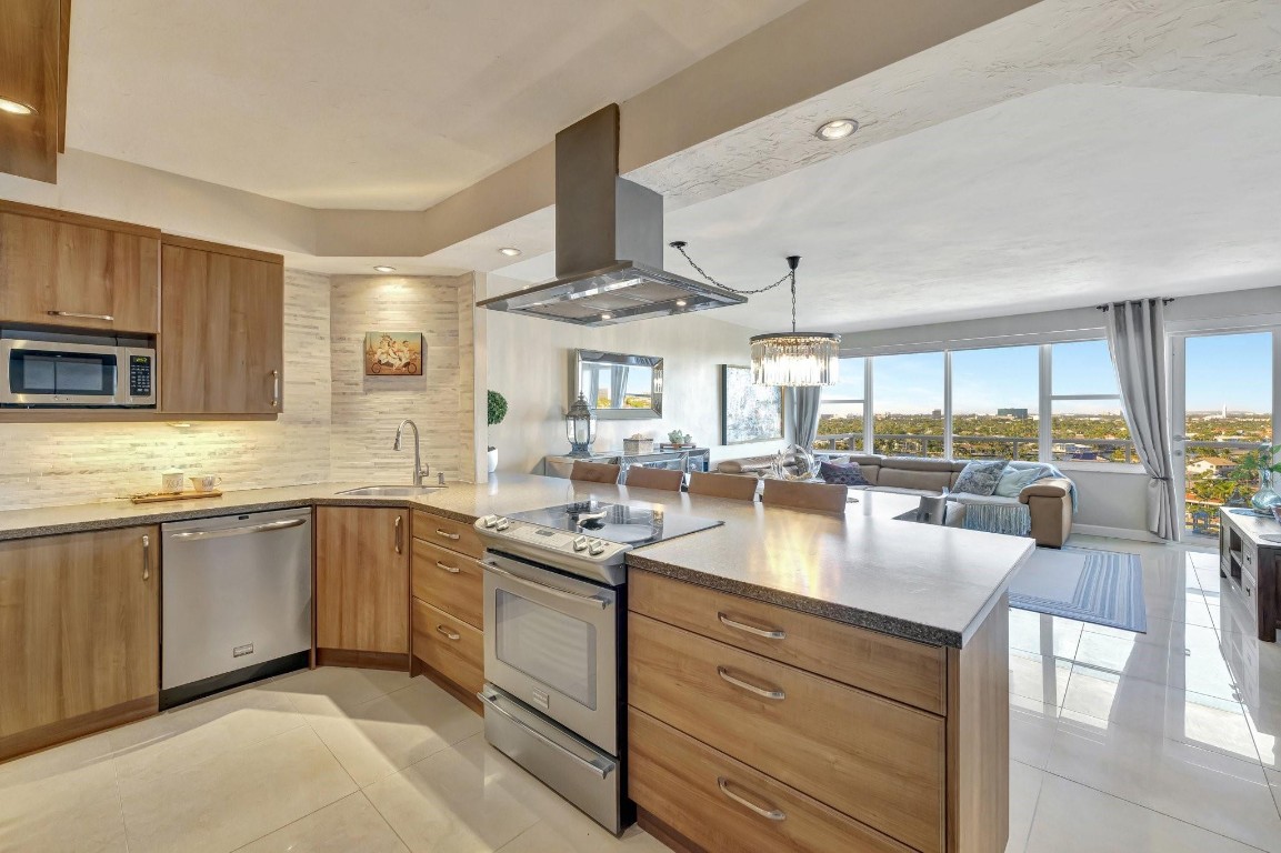 3300 NE 36th St 1204