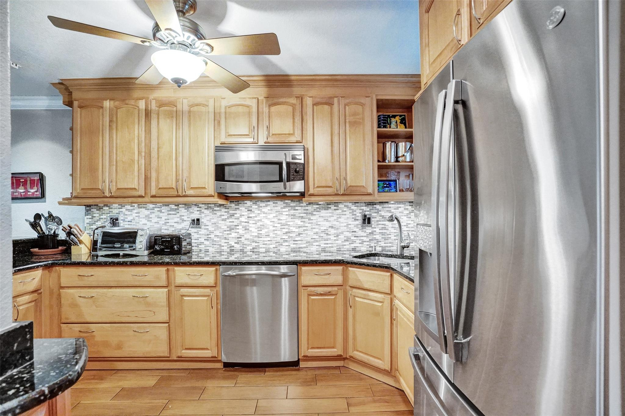 1332 Bayview Dr 101