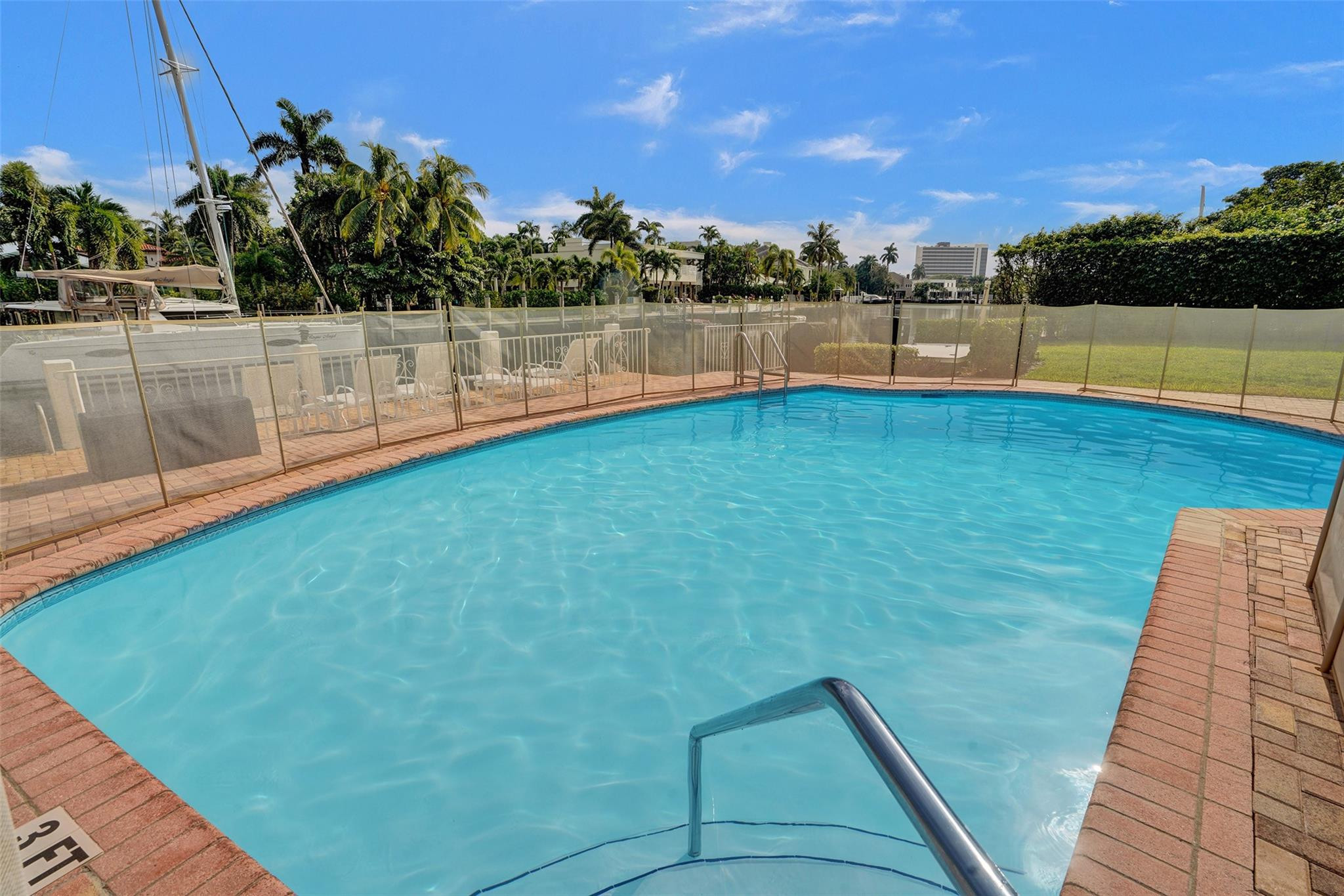 1332 Bayview Dr 101