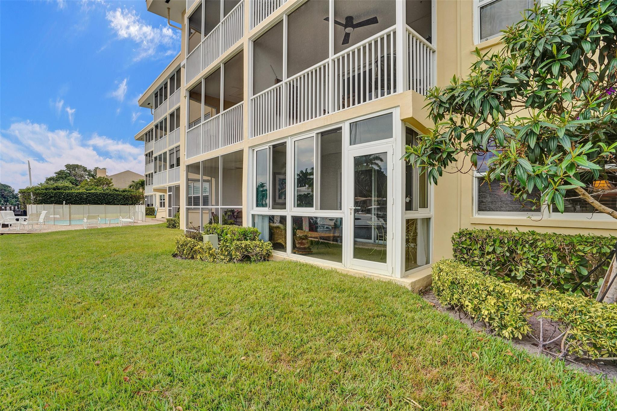 1332 Bayview Dr 101