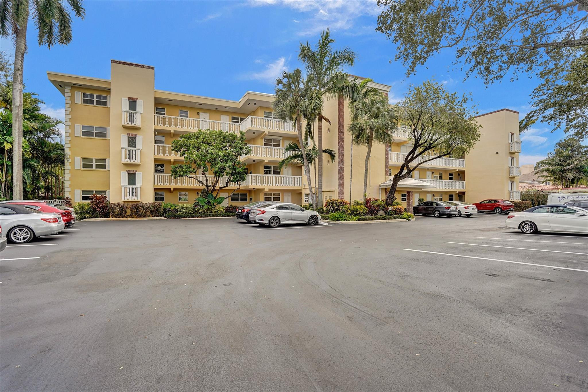 1332 Bayview Dr 101