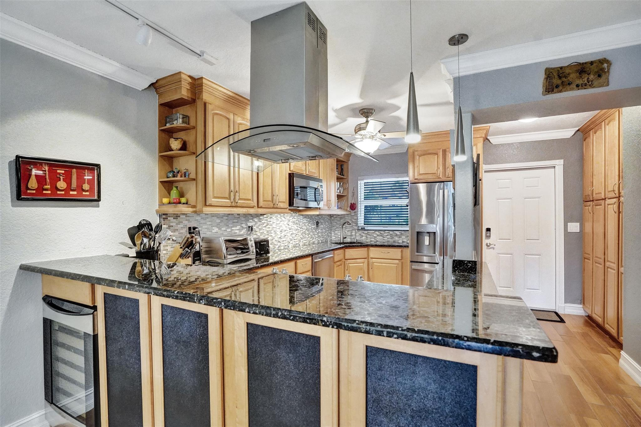 1332 Bayview Dr 101