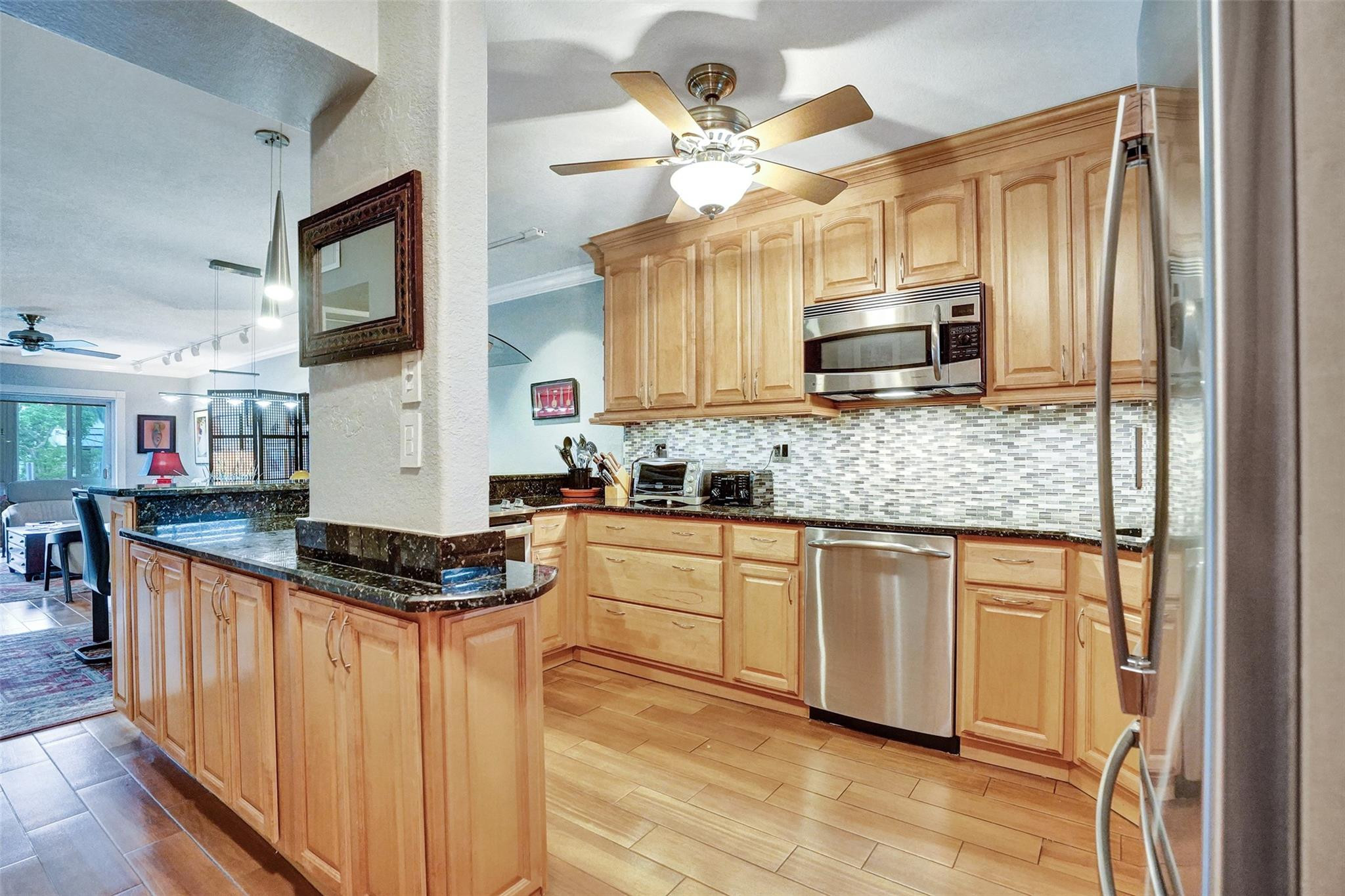 1332 Bayview Dr 101
