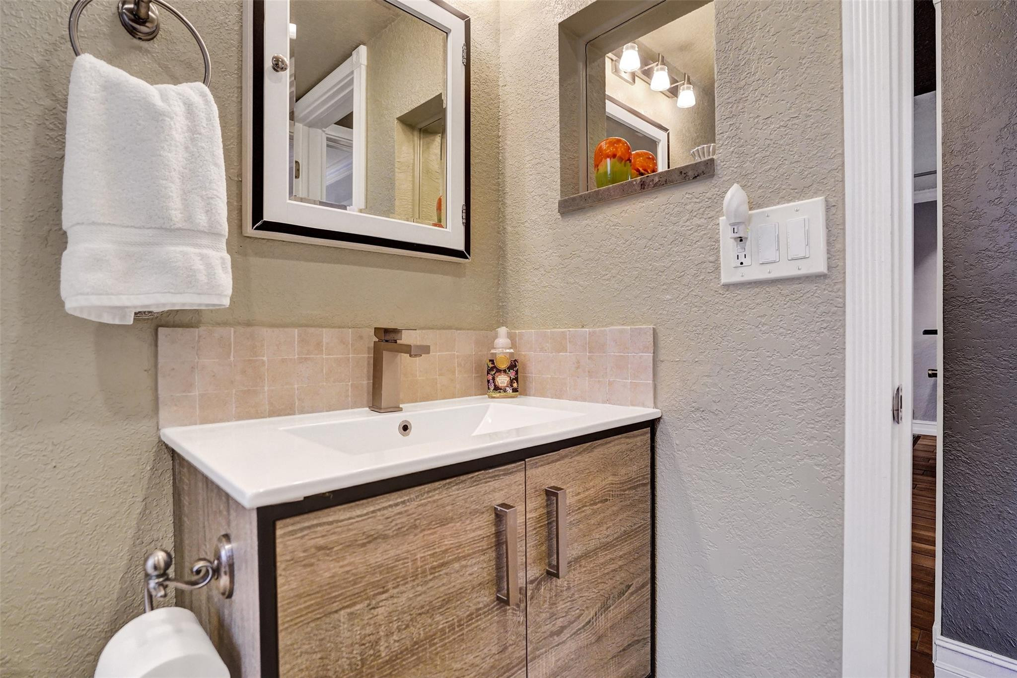 1332 Bayview Dr 101