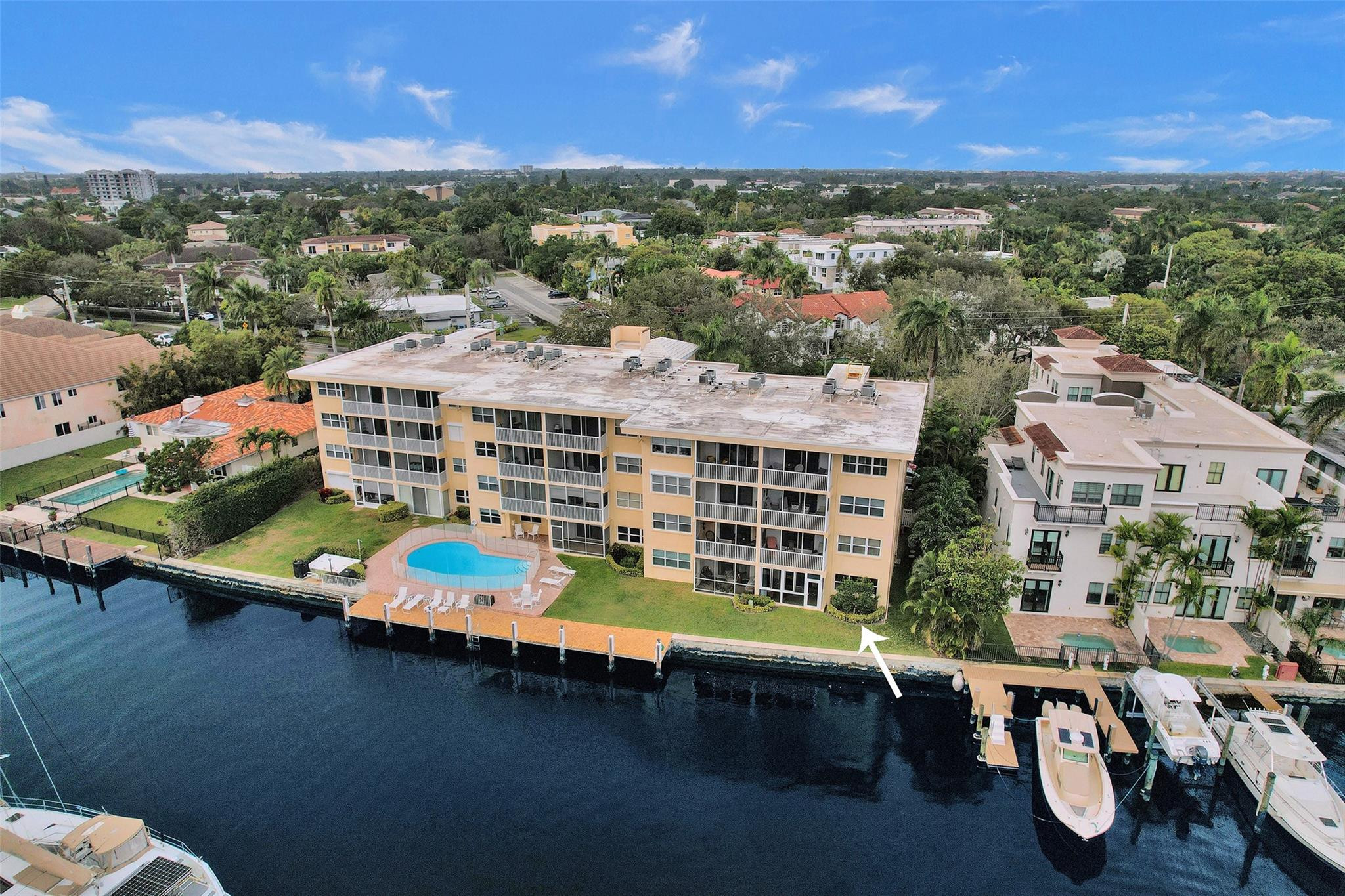 1332 Bayview Dr 101
