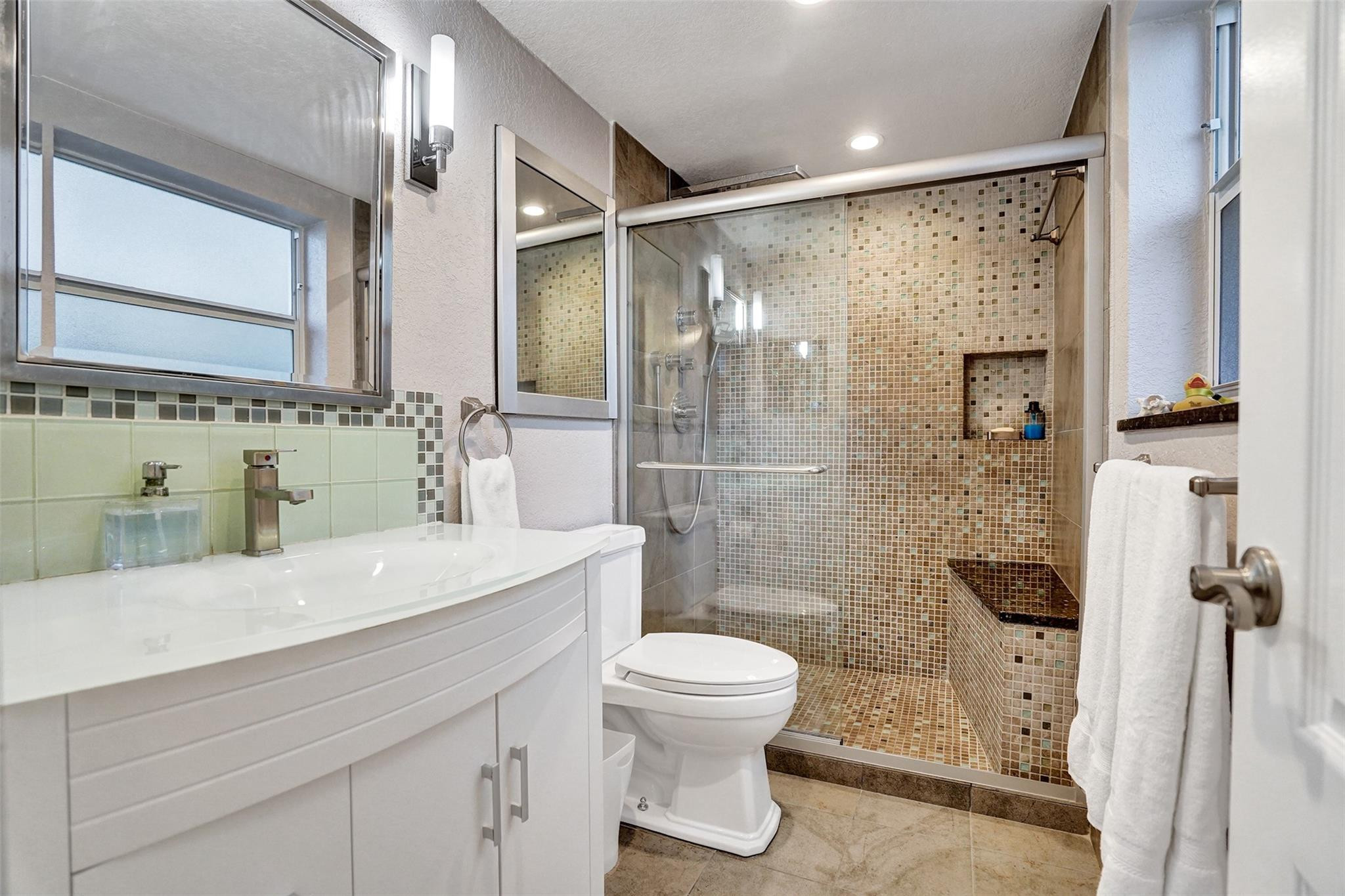 1332 Bayview Dr 101