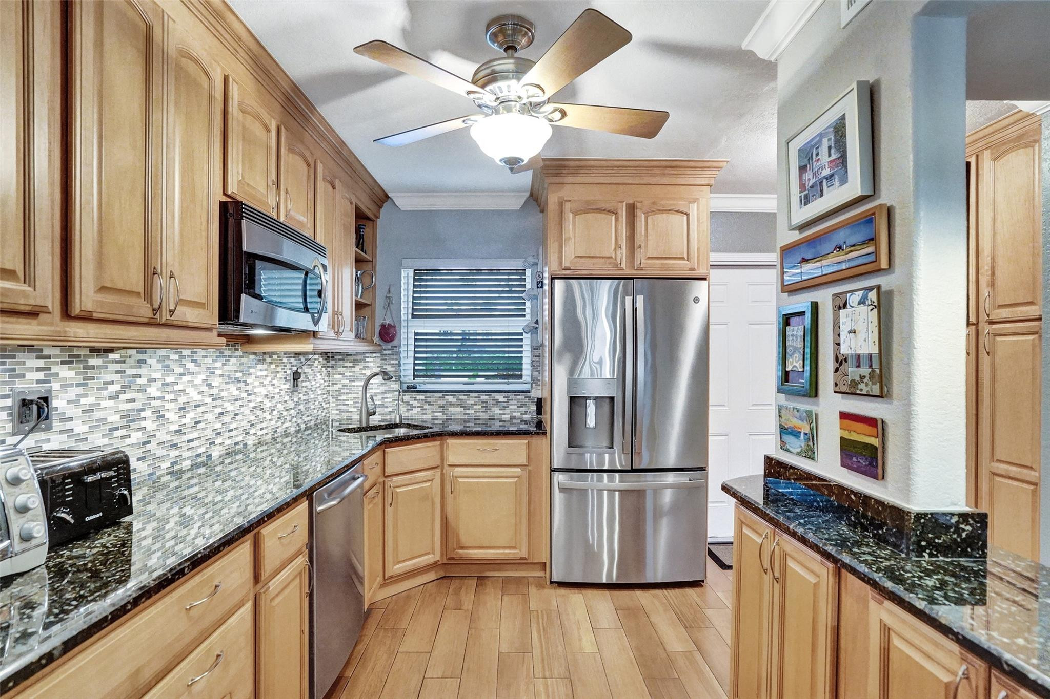 1332 Bayview Dr 101