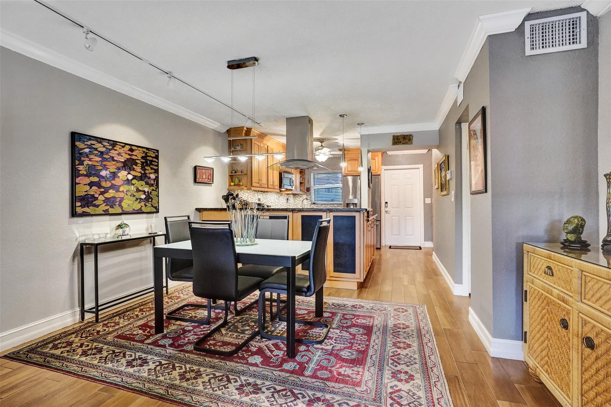 1332 Bayview Dr 101