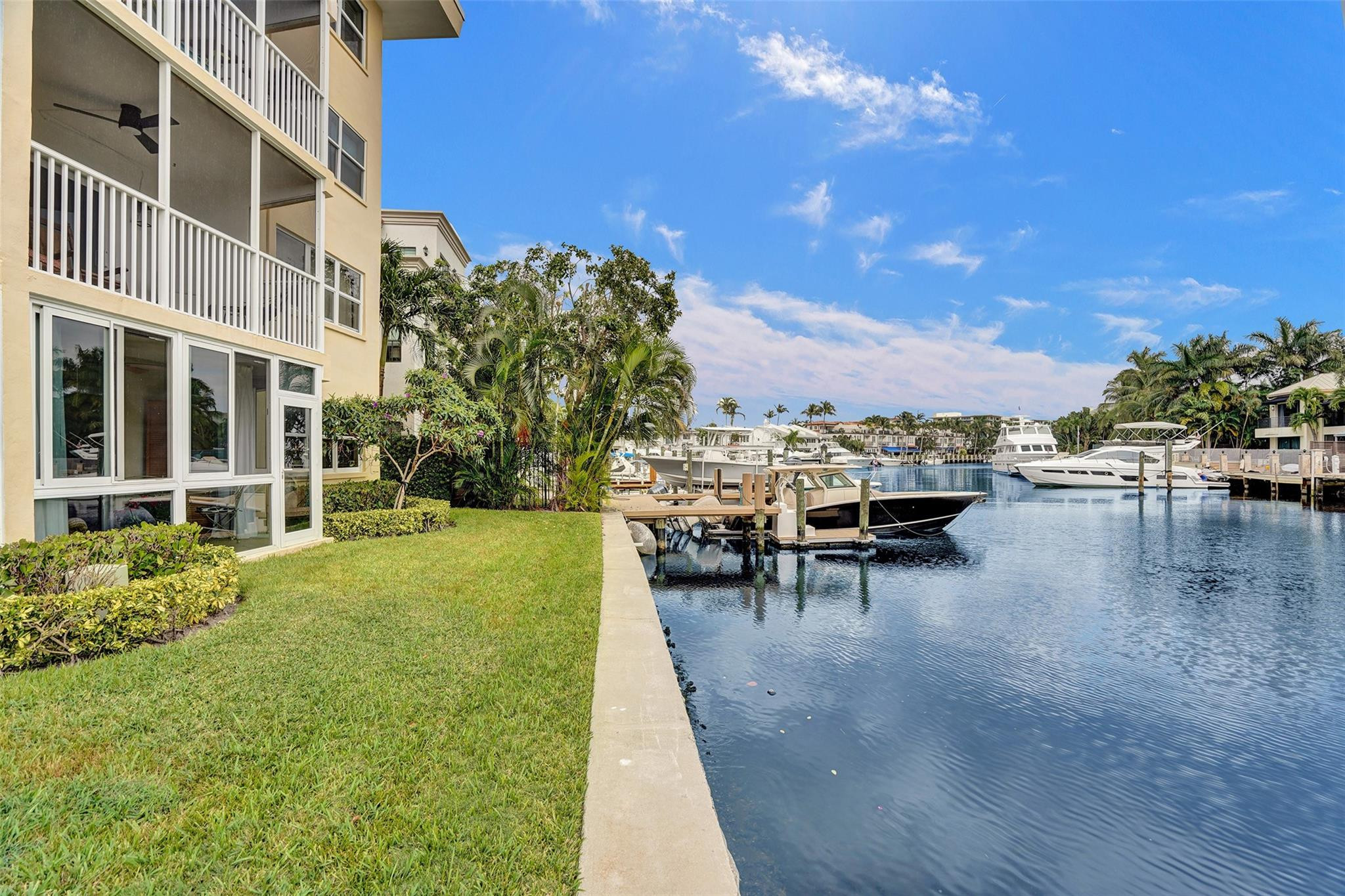 1332 Bayview Dr 101