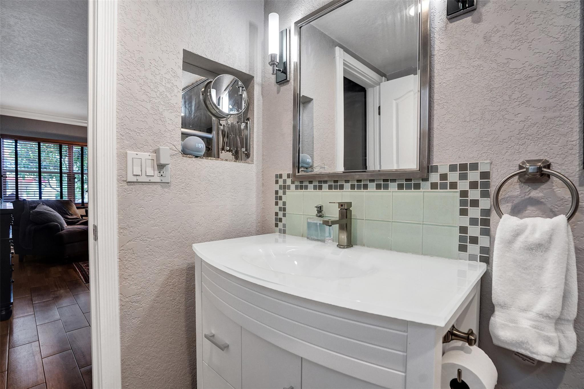 1332 Bayview Dr 101