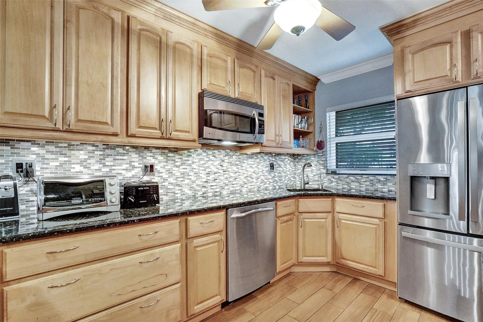1332 Bayview Dr 101