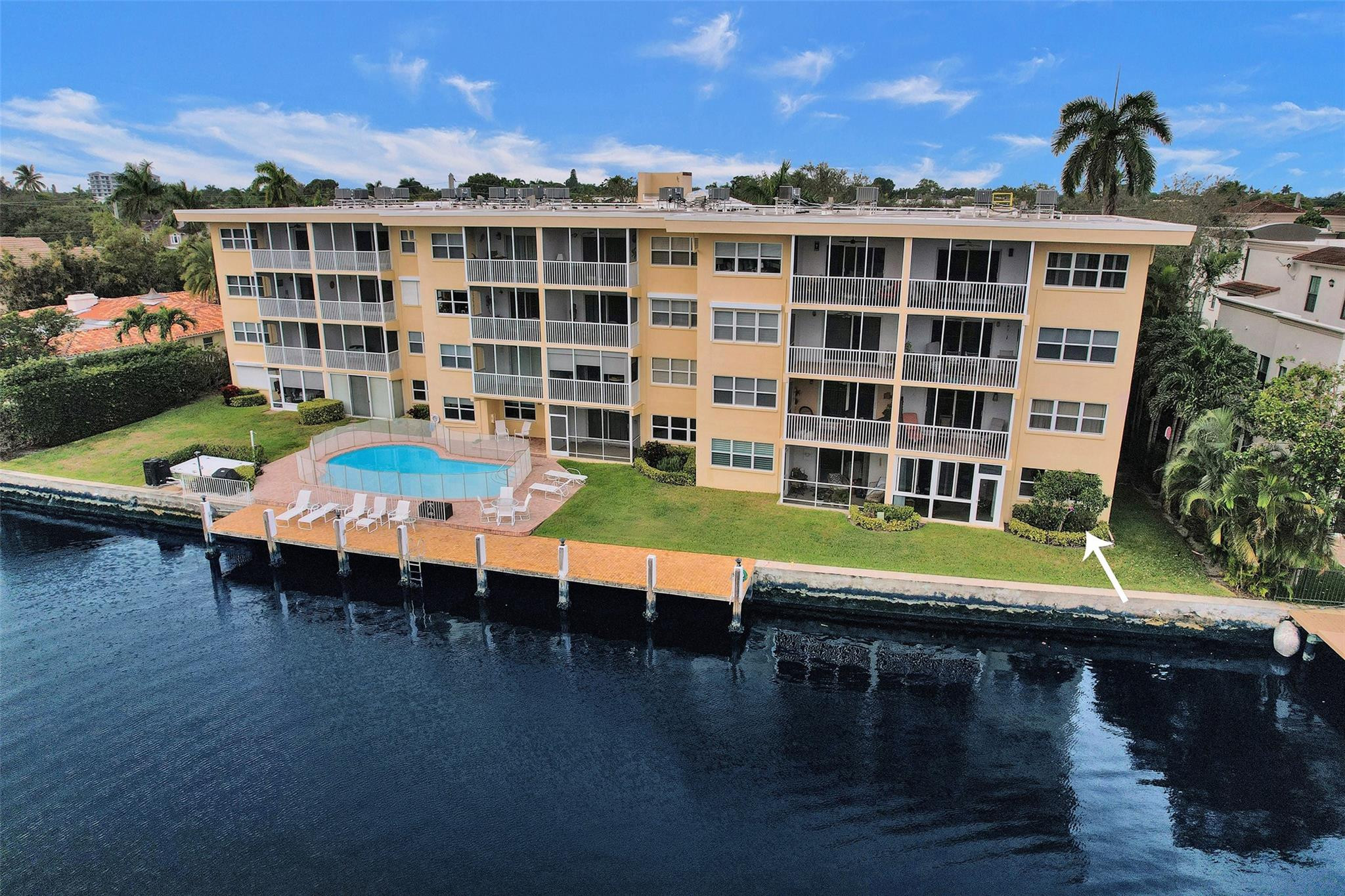 1332 Bayview Dr 101