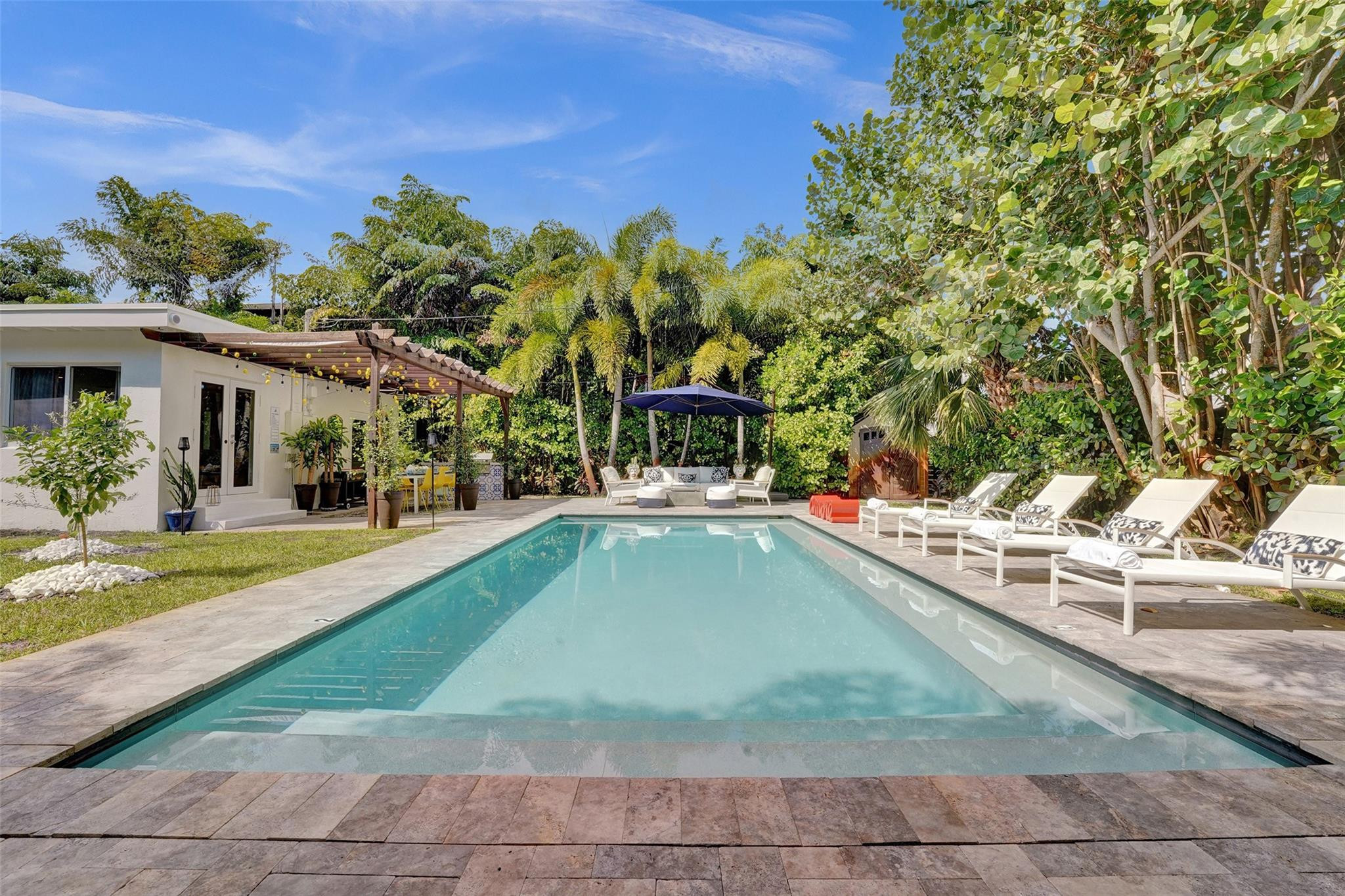 539 NE 25th Street