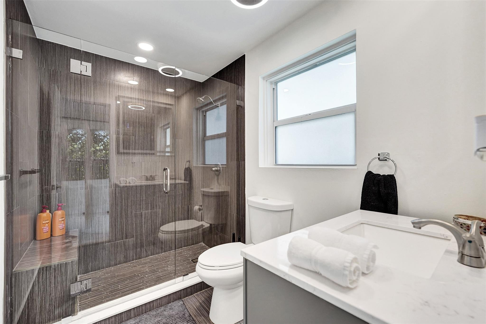 539 NE 25th Street