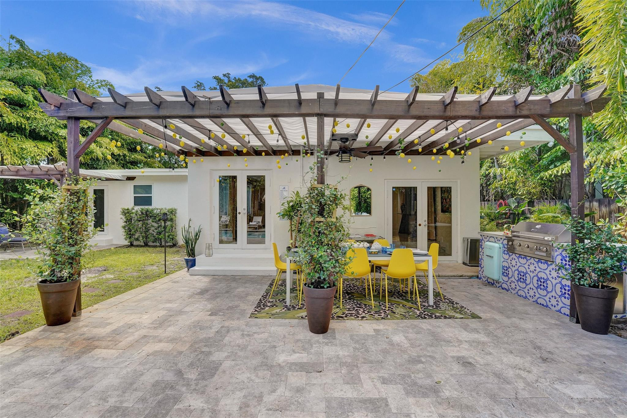 539 NE 25th Street