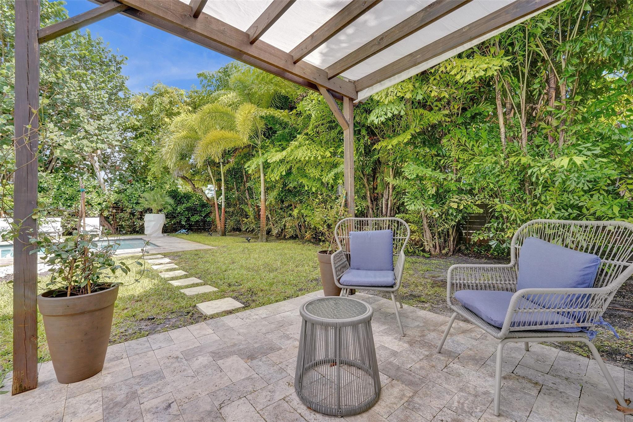 539 NE 25th Street