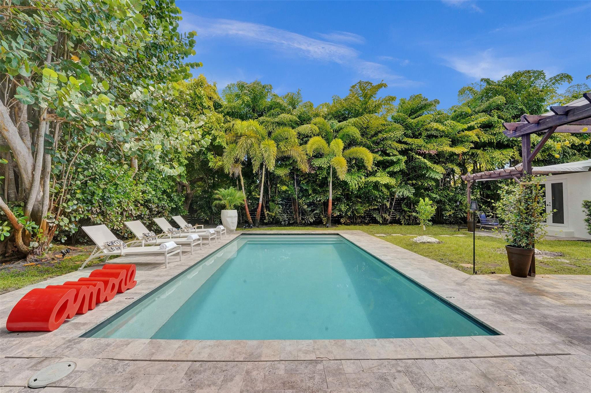 539 NE 25th Street