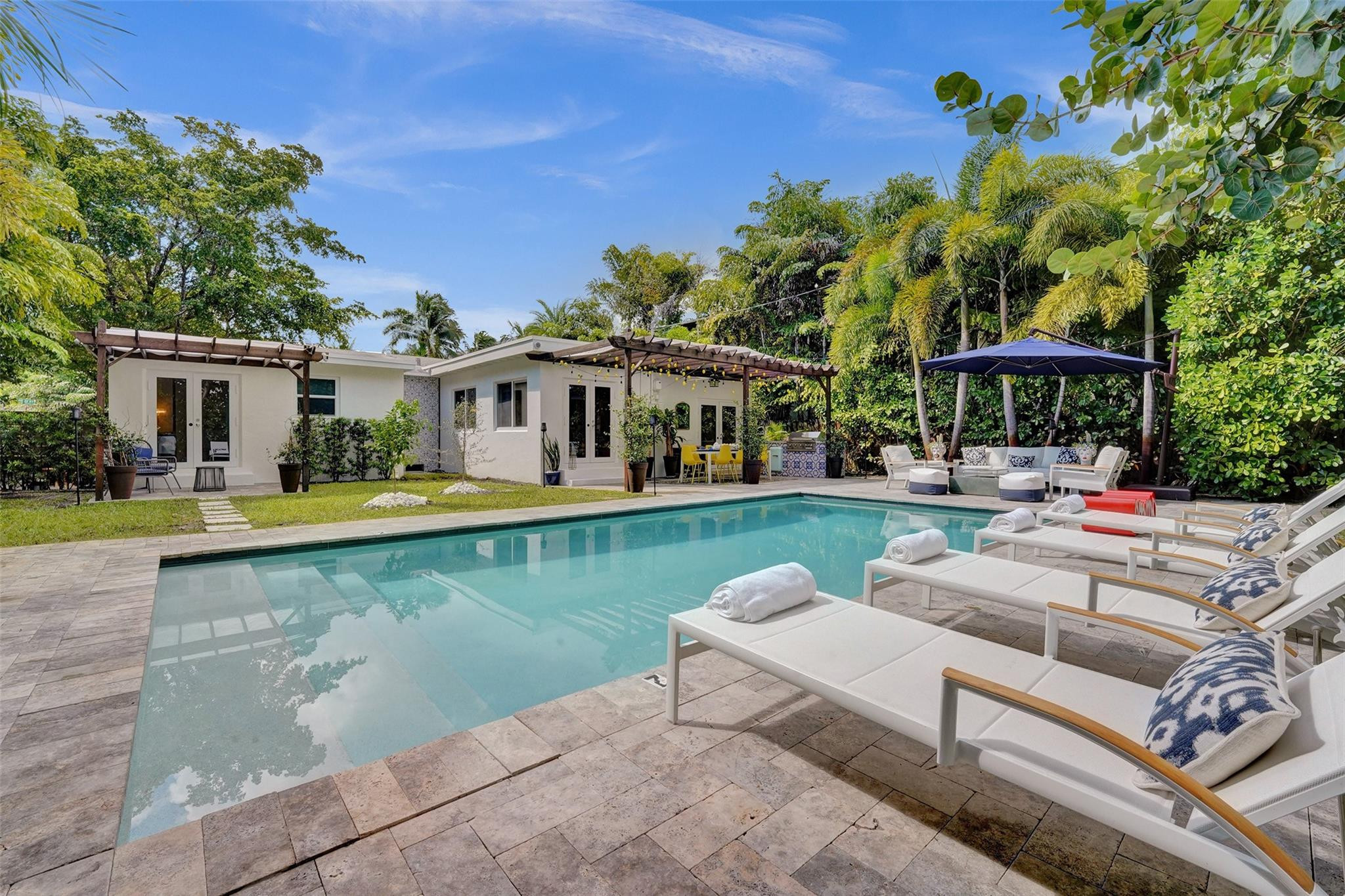 539 NE 25th Street