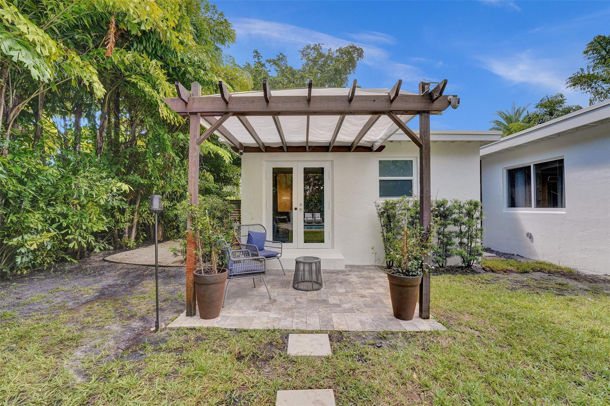 539 NE 25th Street