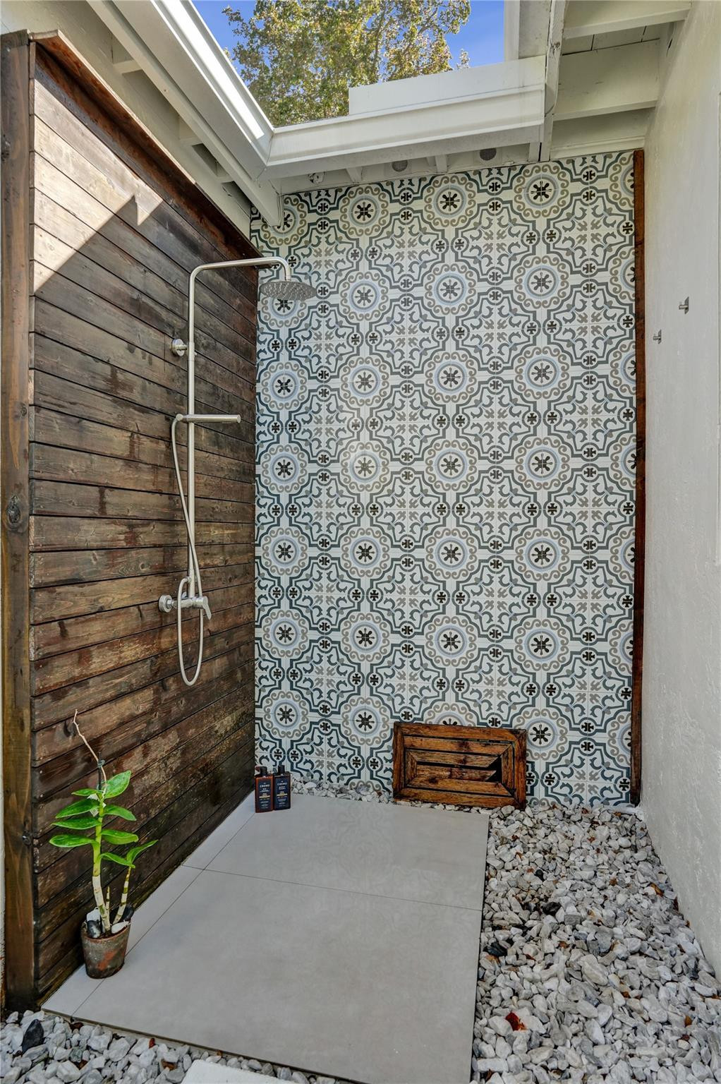 539 NE 25th Street