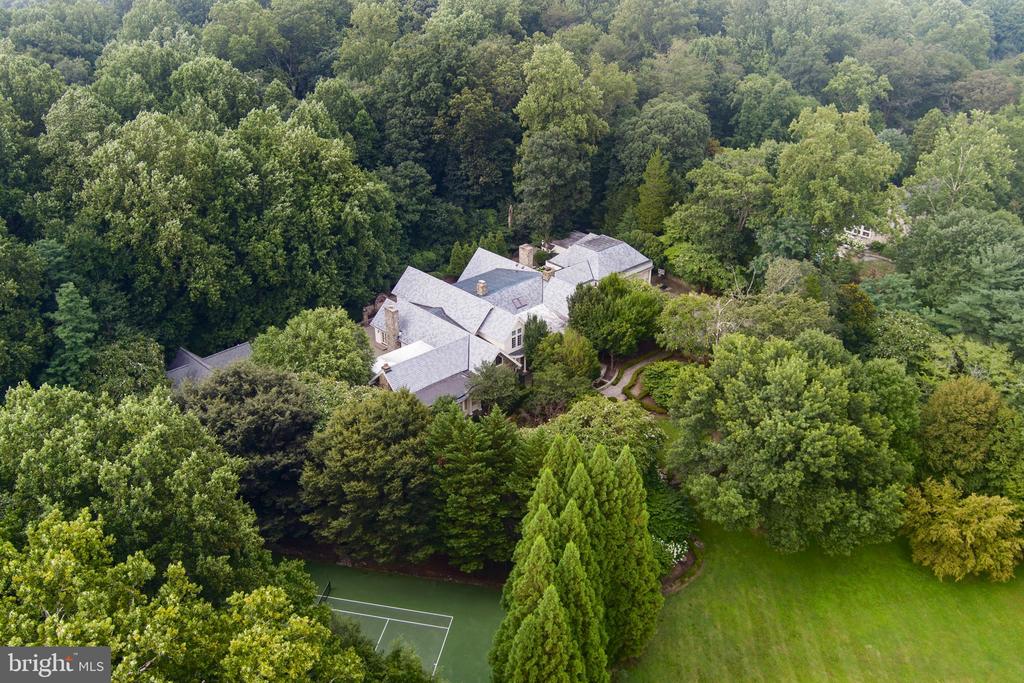 9324 GEORGETOWN PIKE