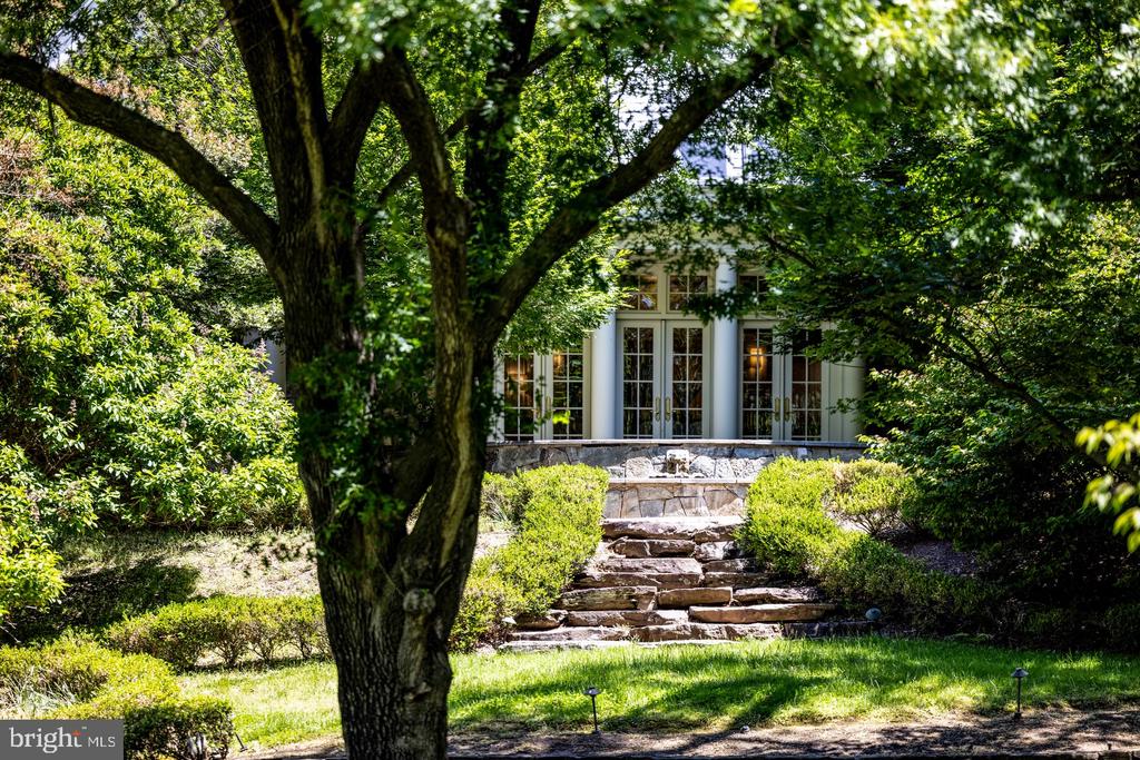9324 GEORGETOWN PIKE