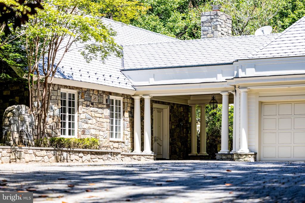 9324 GEORGETOWN PIKE