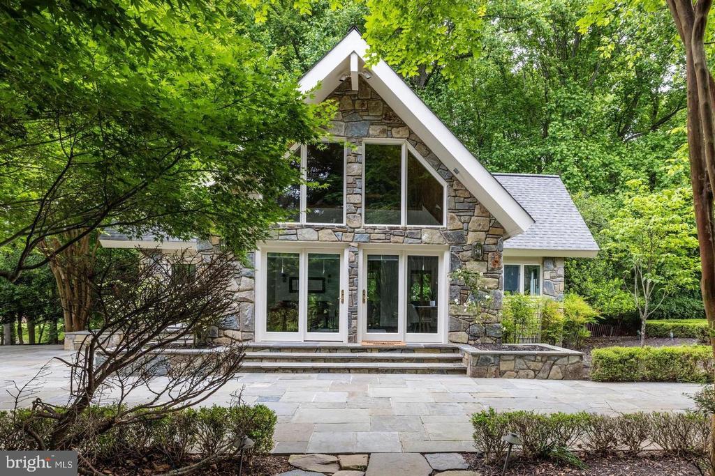 9324 GEORGETOWN PIKE