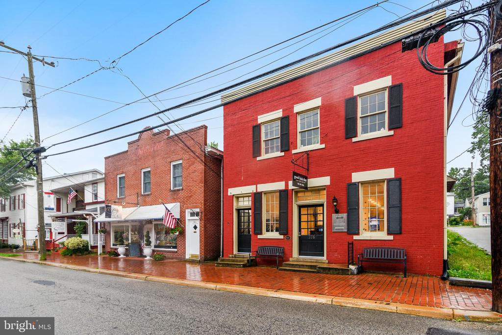 463 FORTRESS WAY