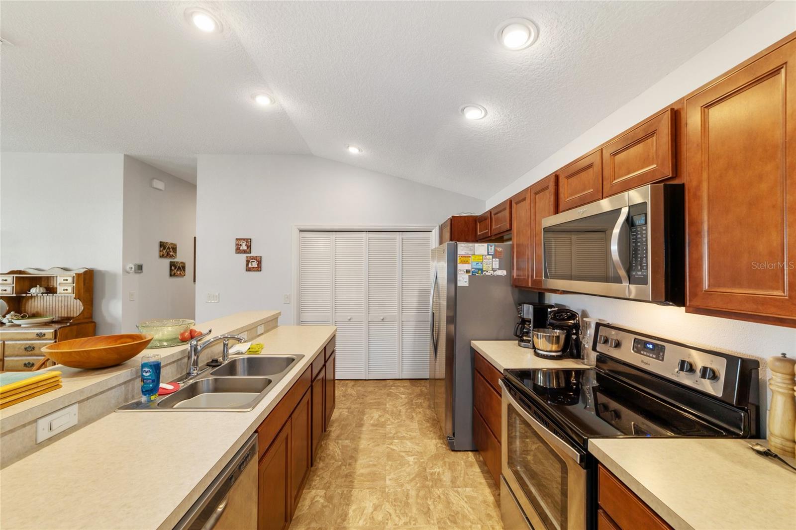 3117 SABAL PALM AVE