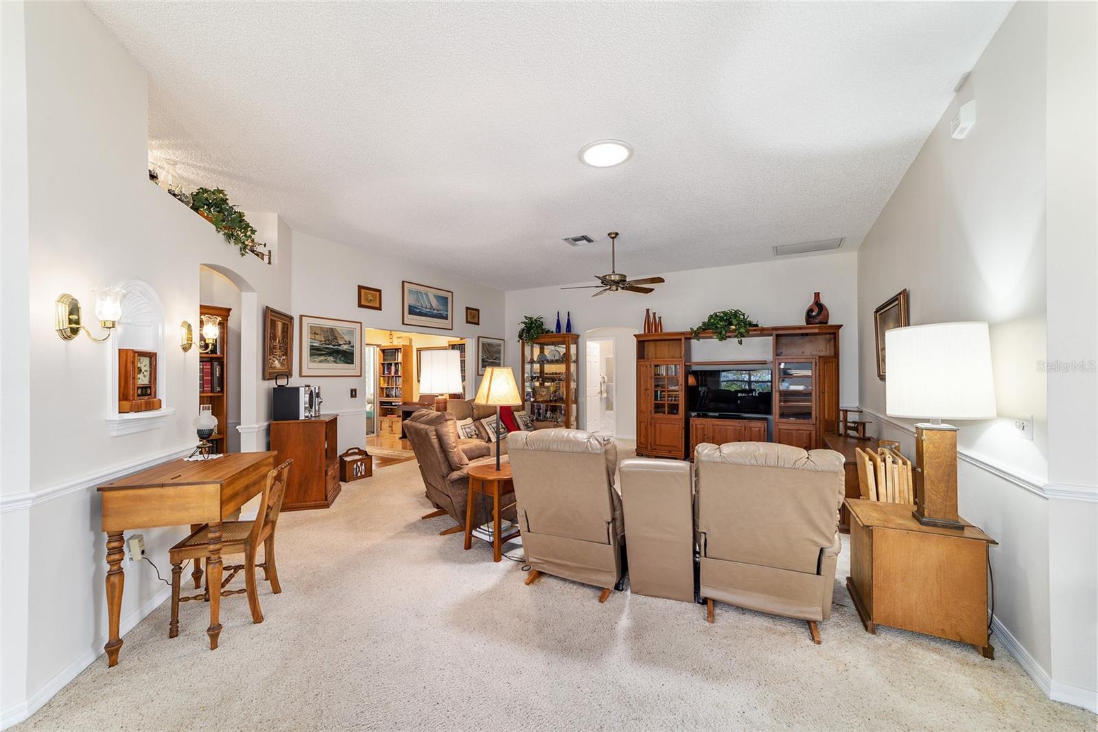 1301 EL LOBO WAY