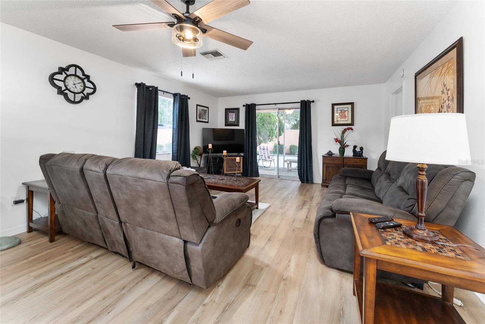 939 MENDOZA BLVD