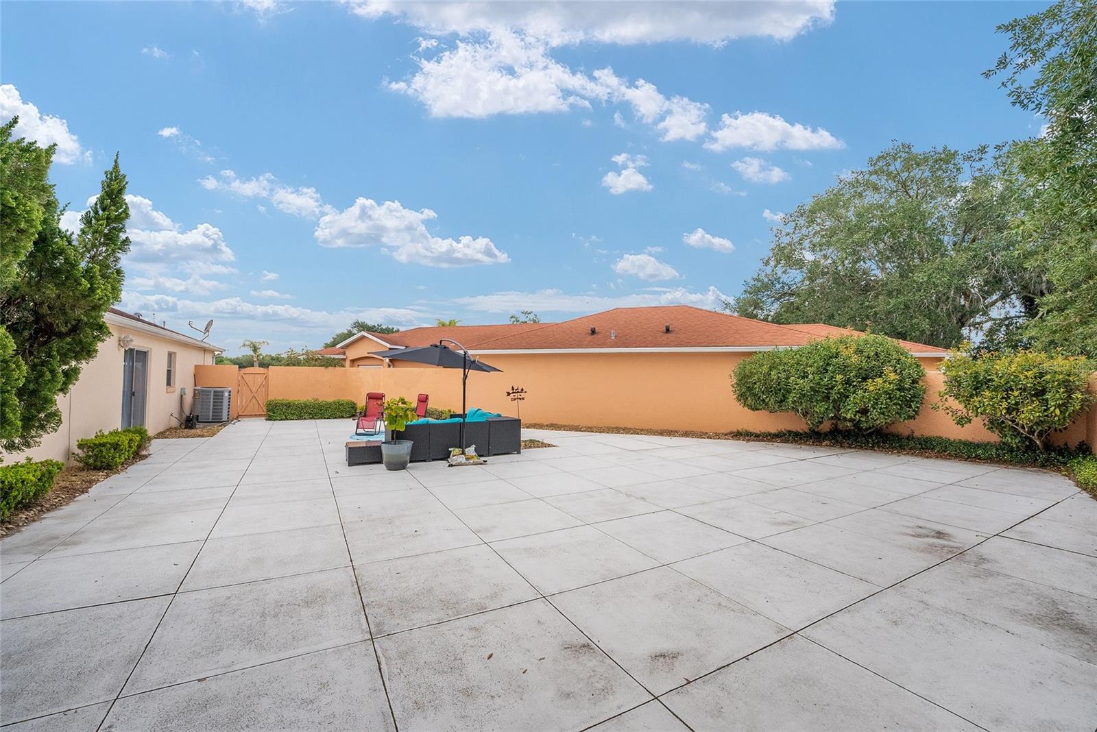 939 MENDOZA BLVD