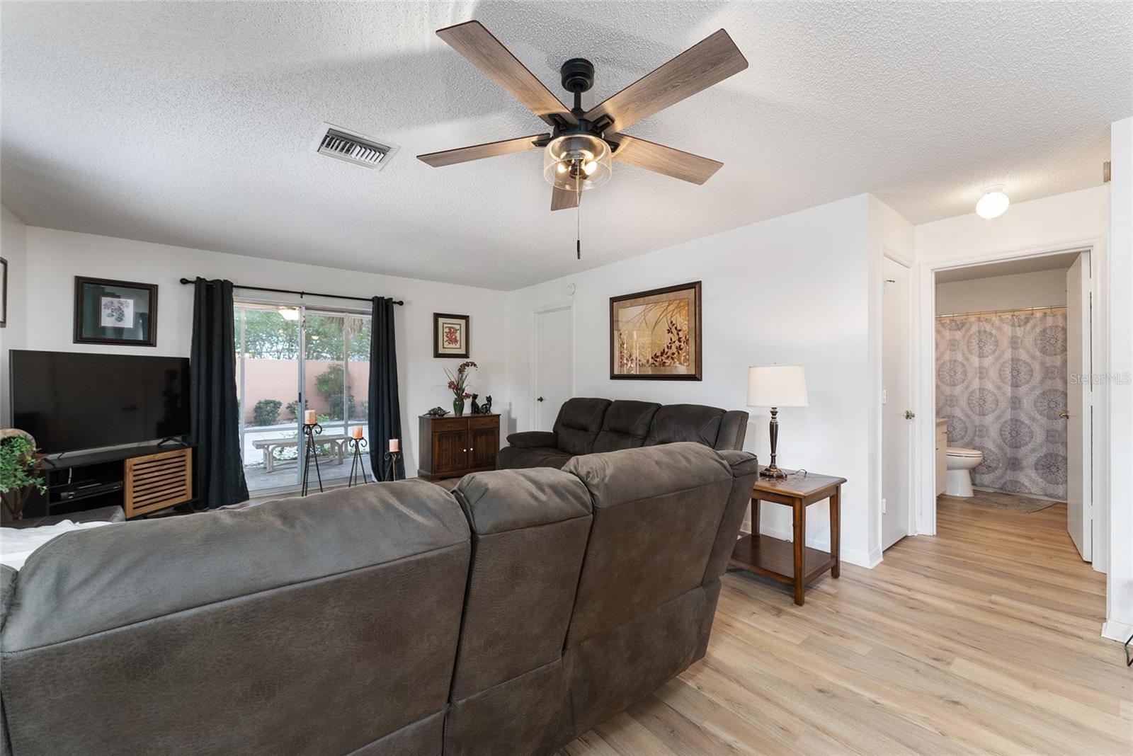 939 MENDOZA BLVD