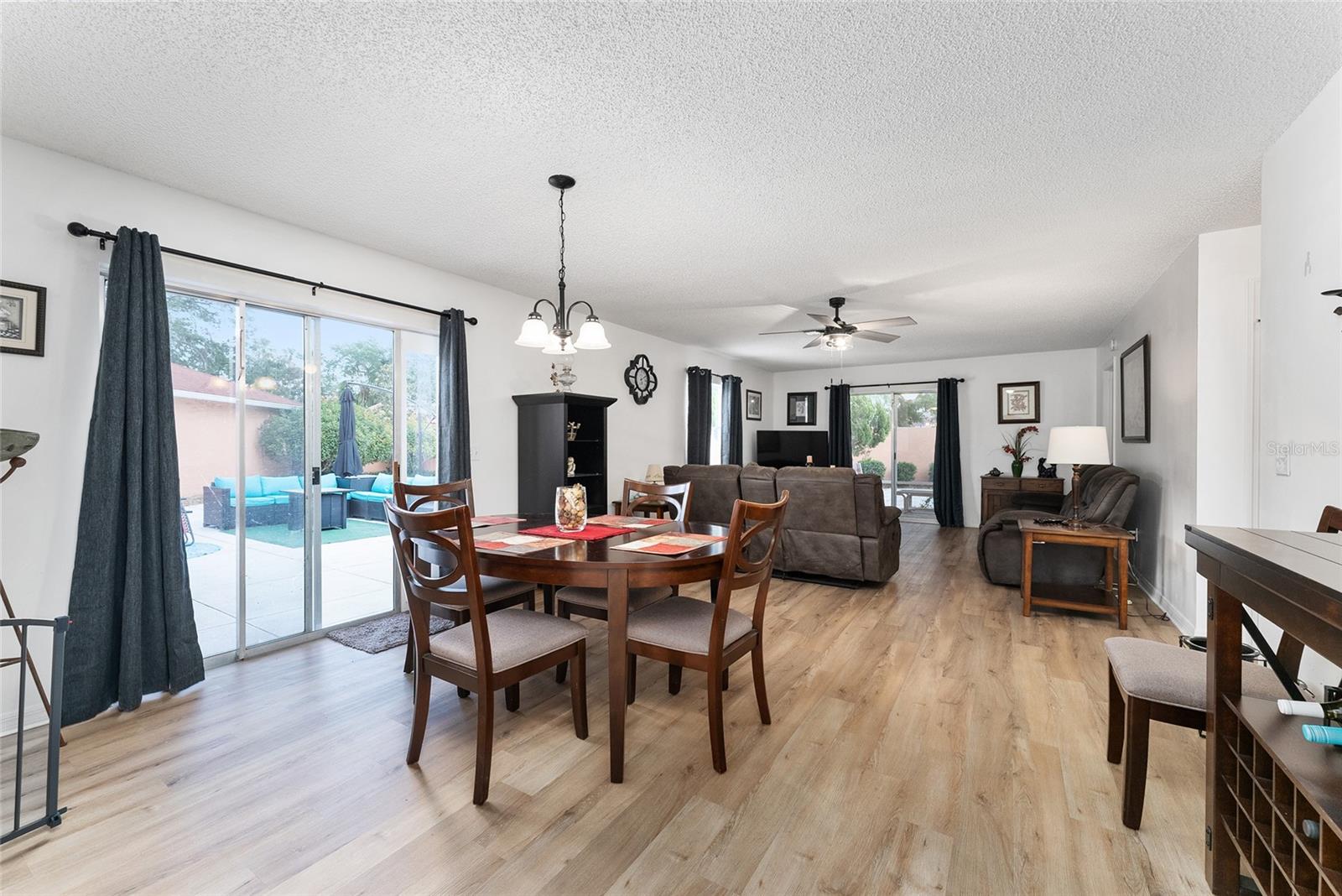 939 MENDOZA BLVD
