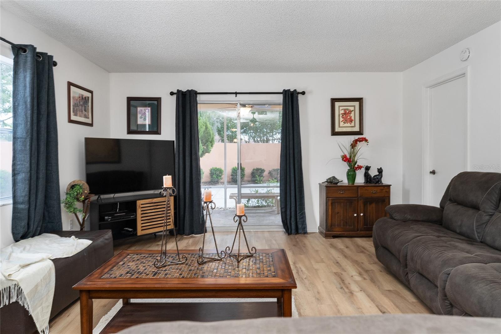 939 MENDOZA BLVD