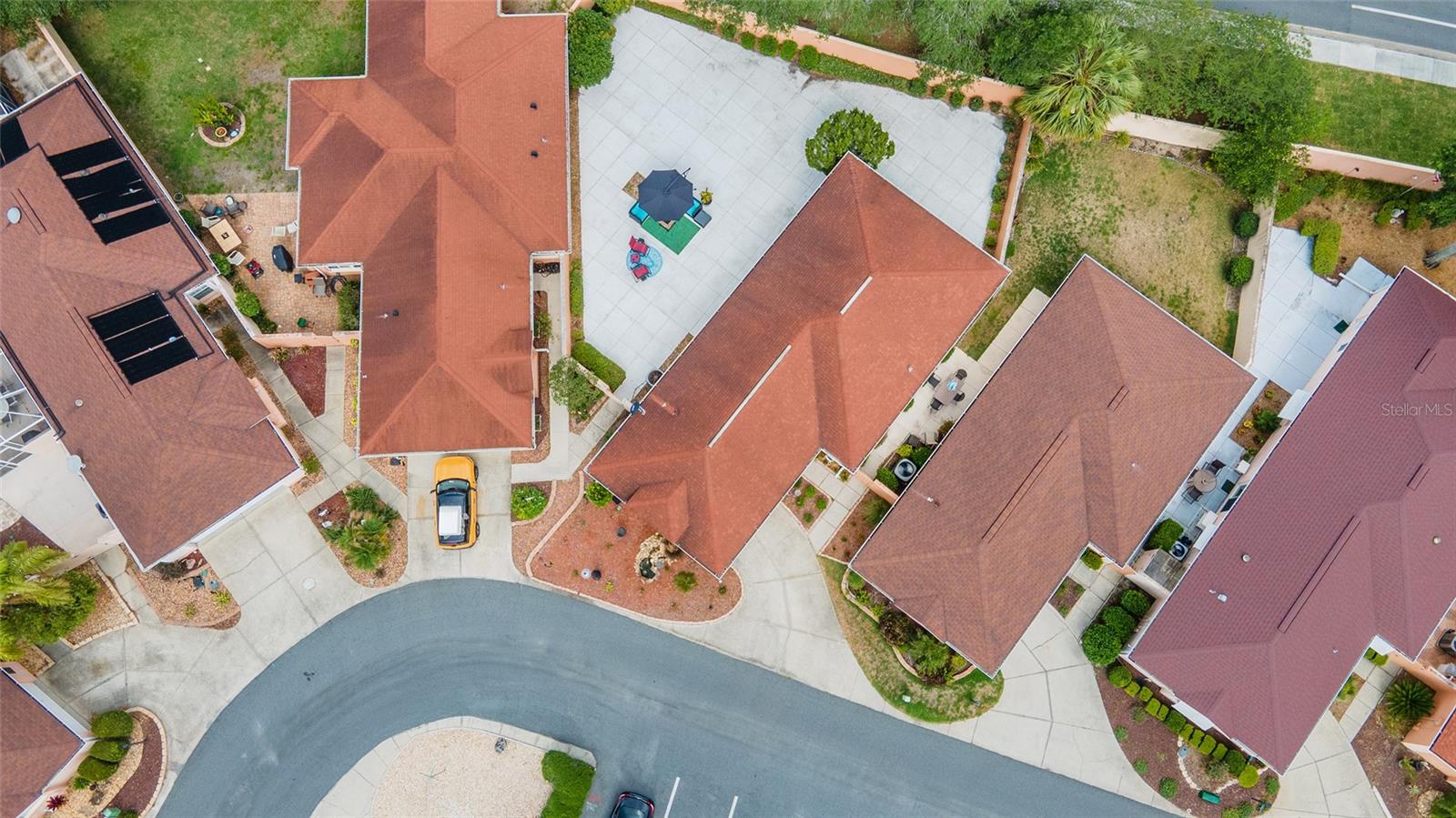 939 MENDOZA BLVD