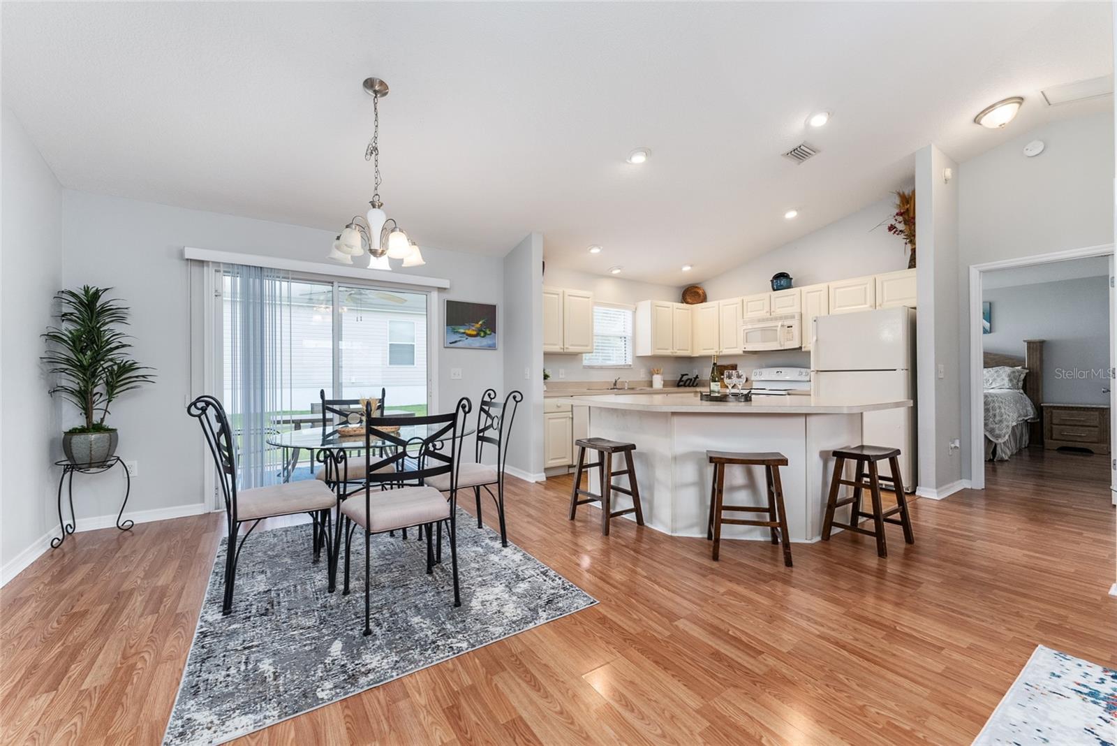 438 MEDFORD PL