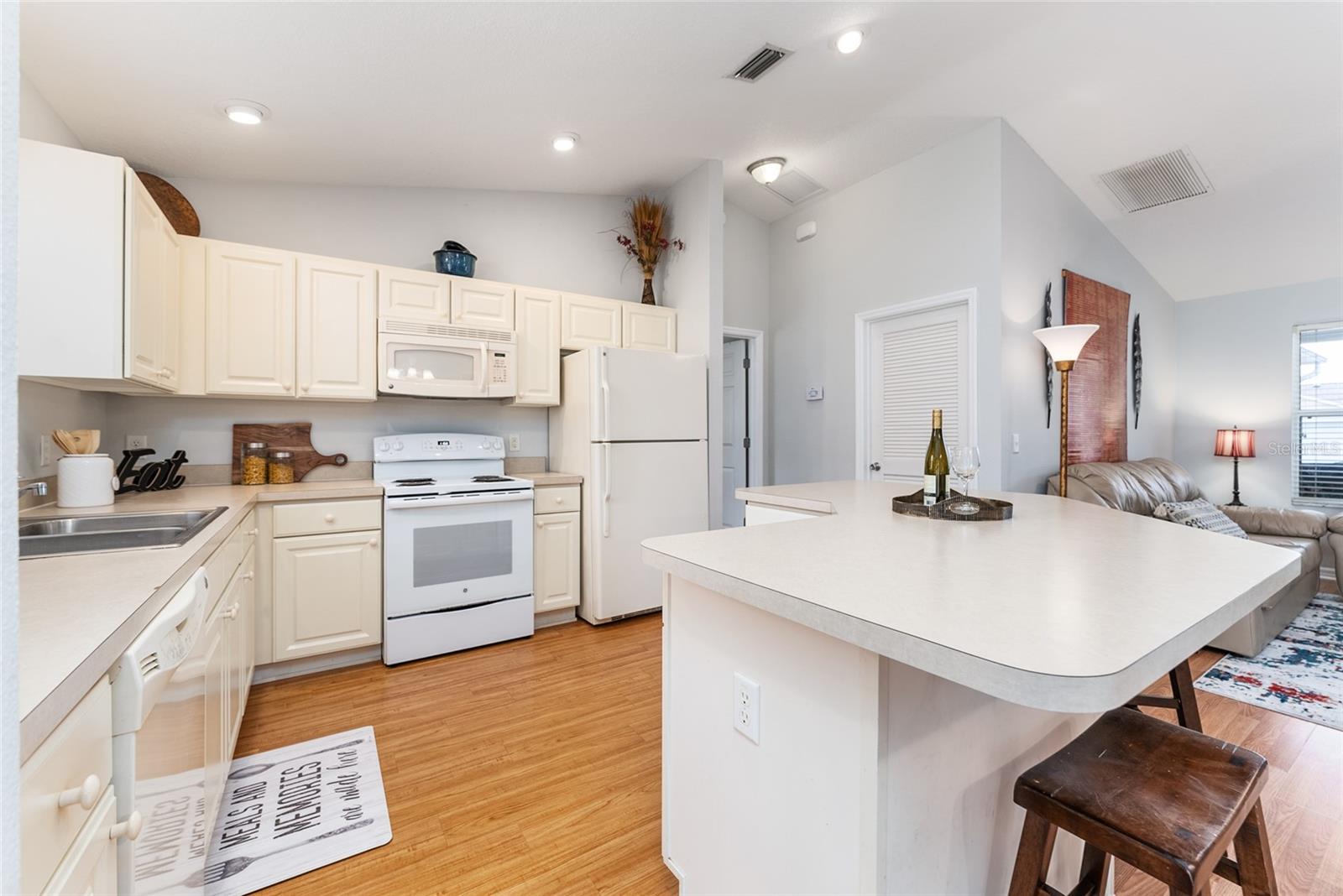 438 MEDFORD PL
