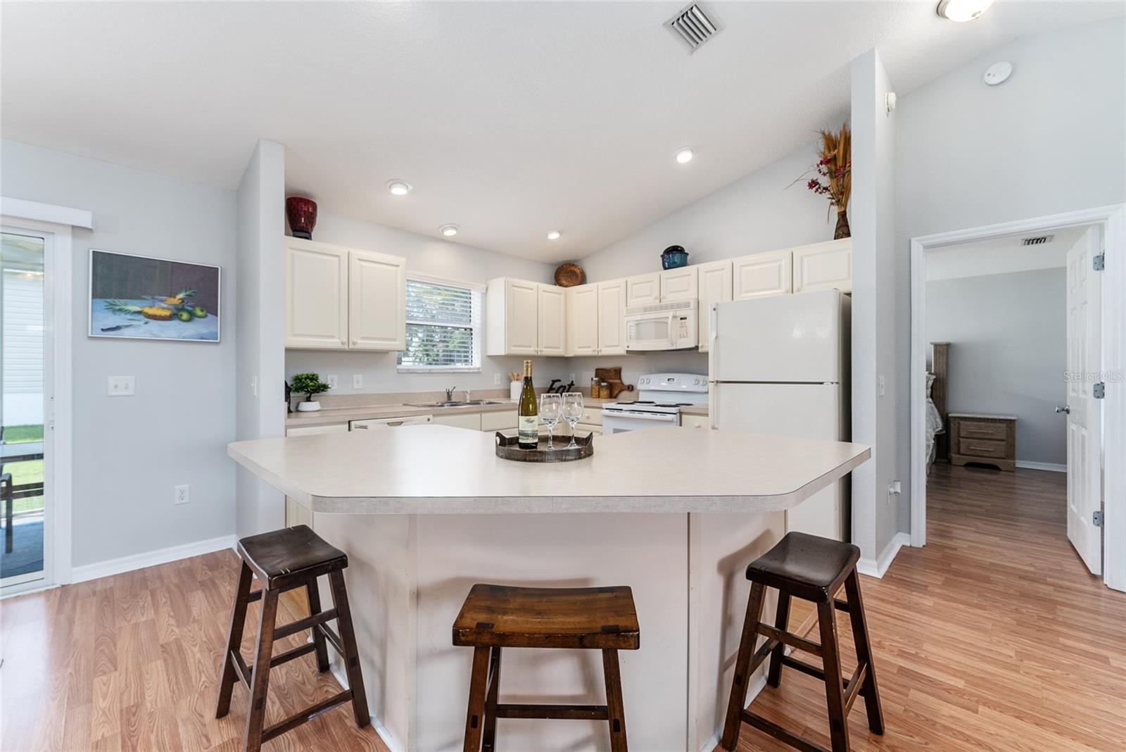 438 MEDFORD PL