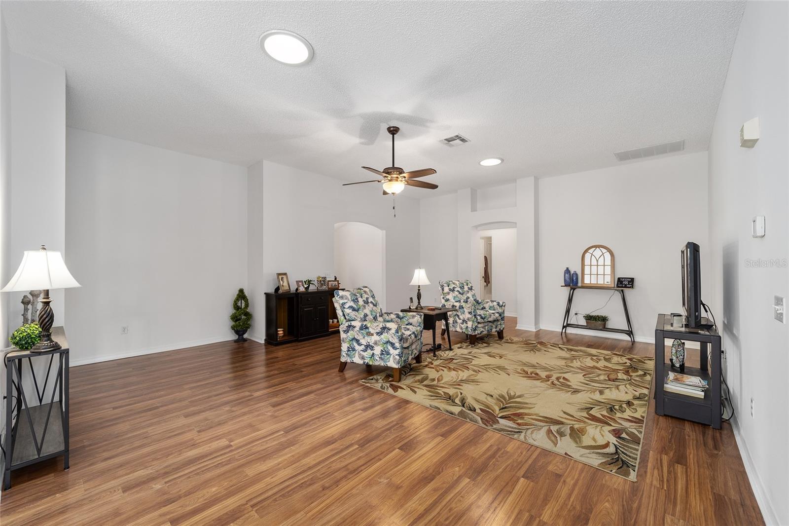 607 SAN MARINO DR