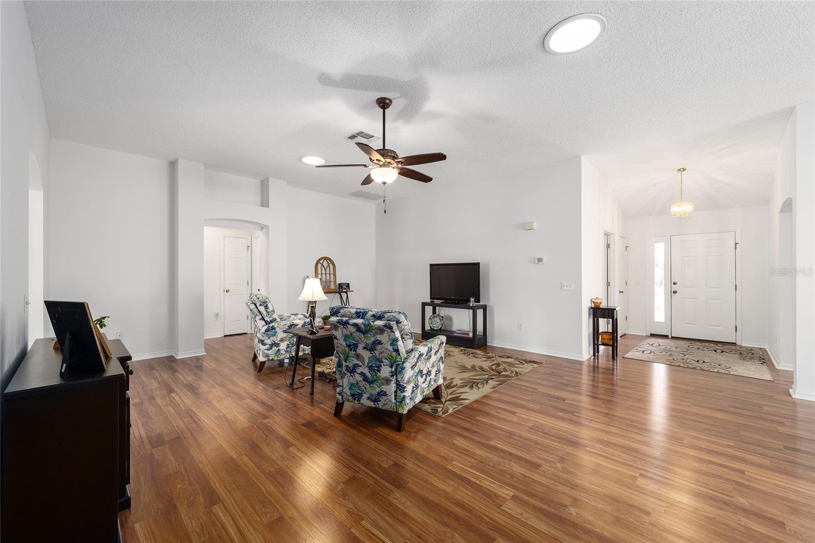 607 SAN MARINO DR