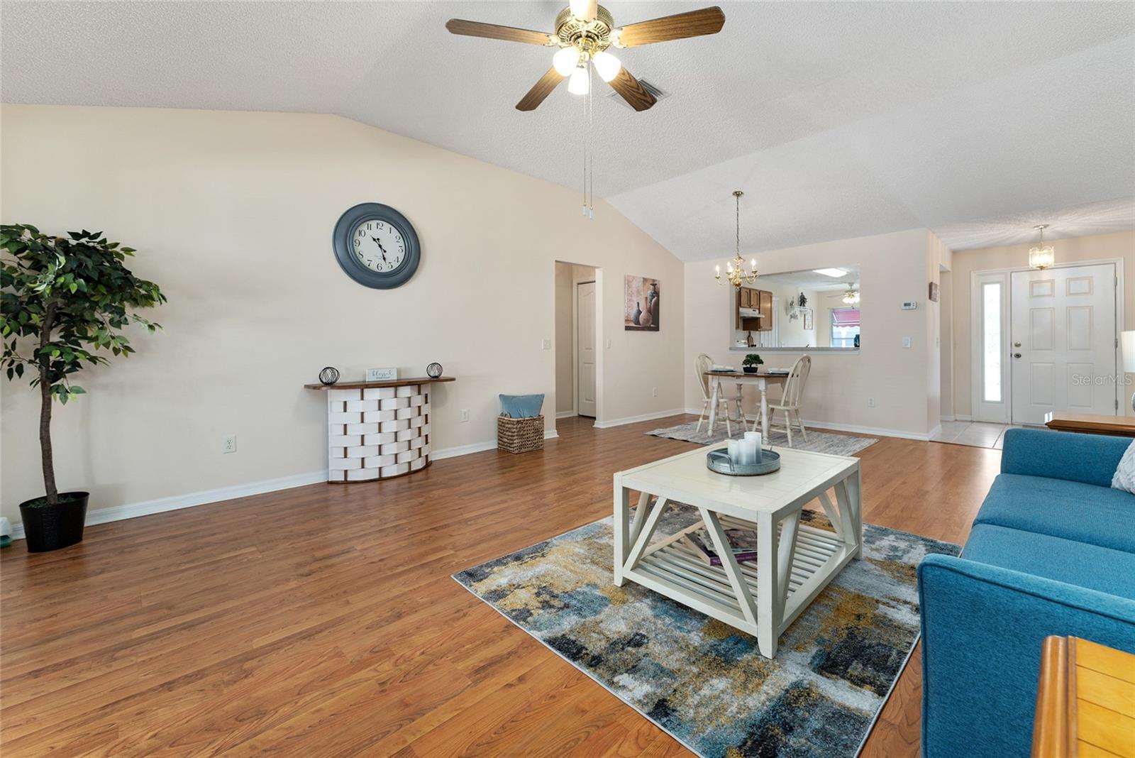 2715 LA POSADA DR