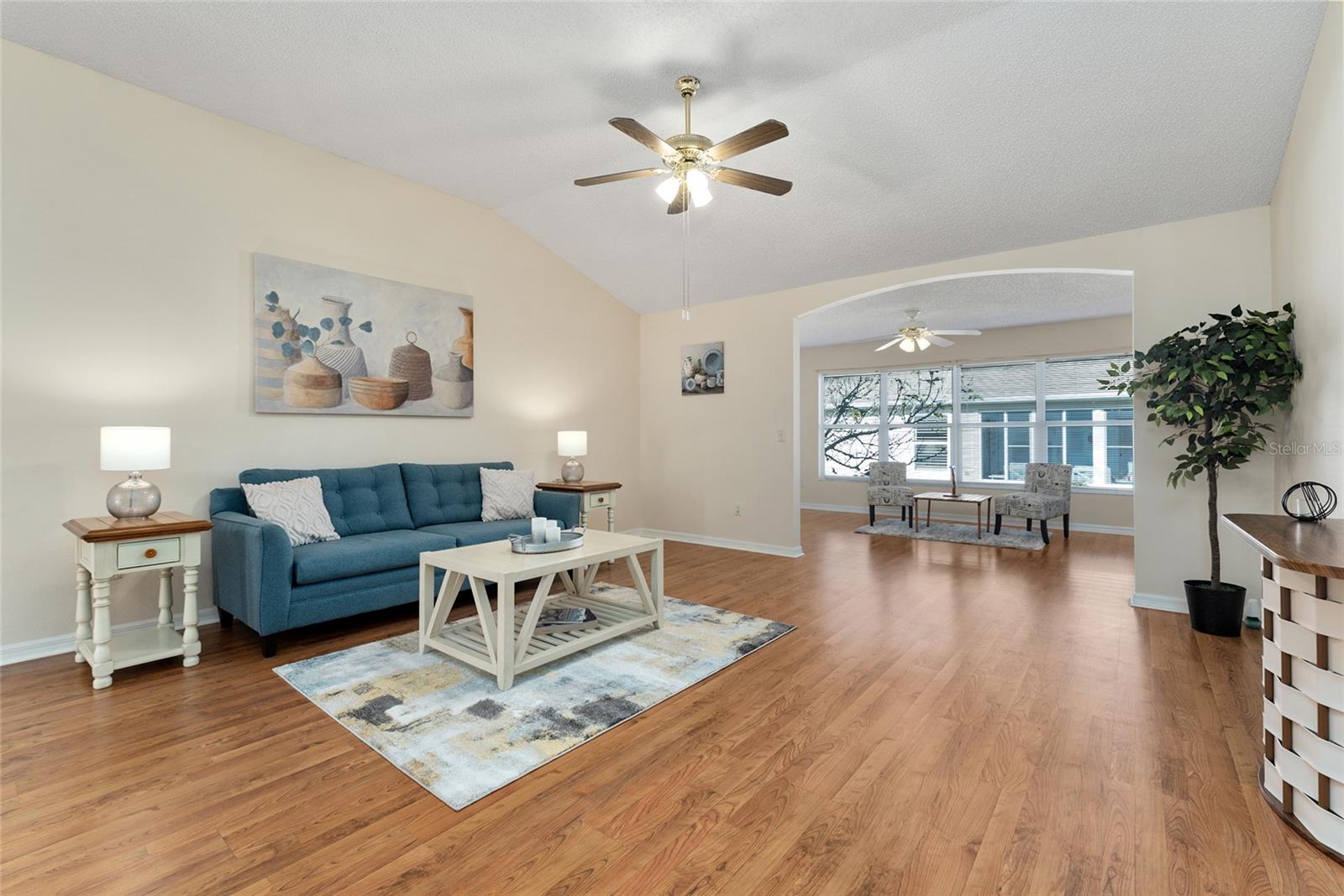 2715 LA POSADA DR