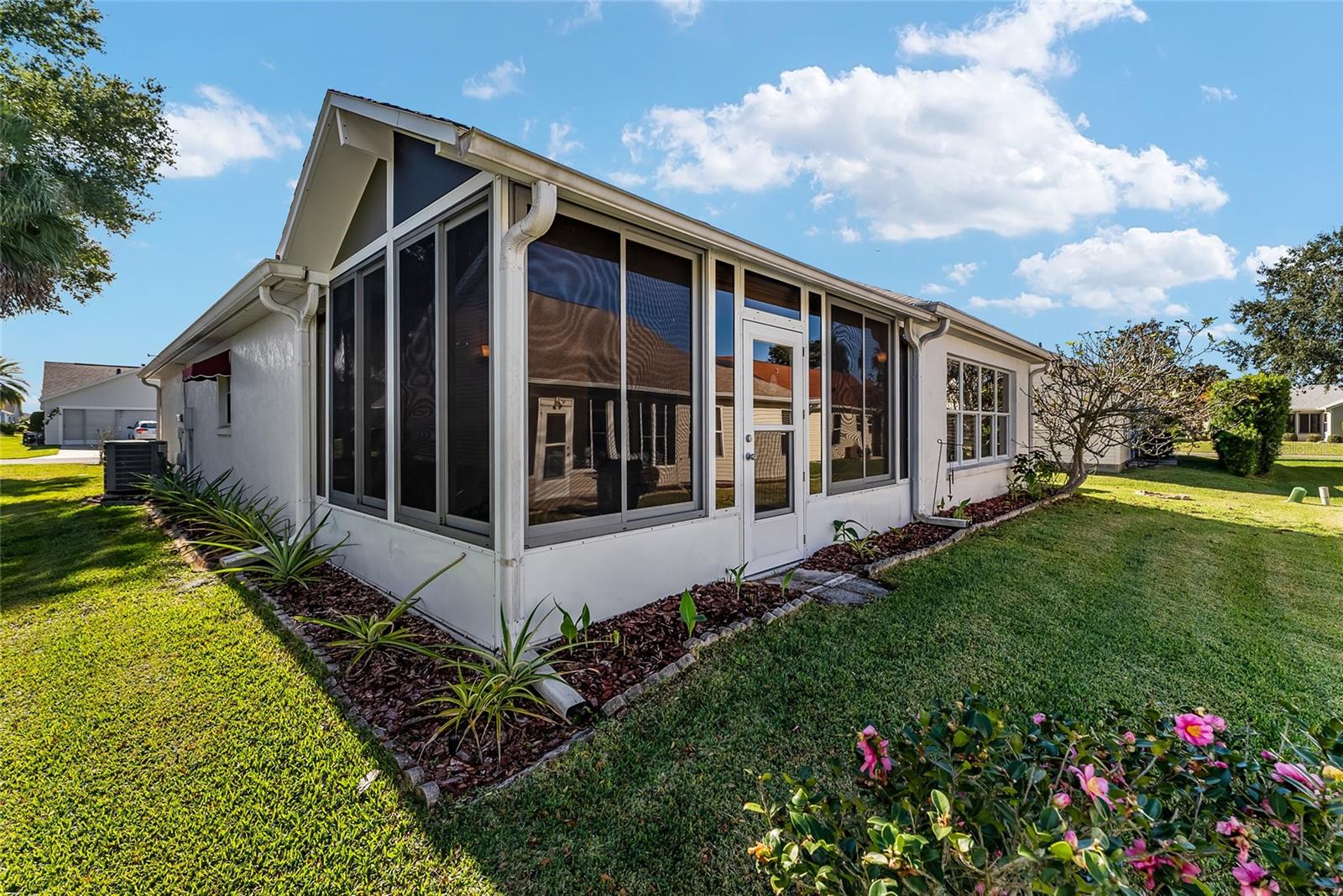 2715 LA POSADA DR