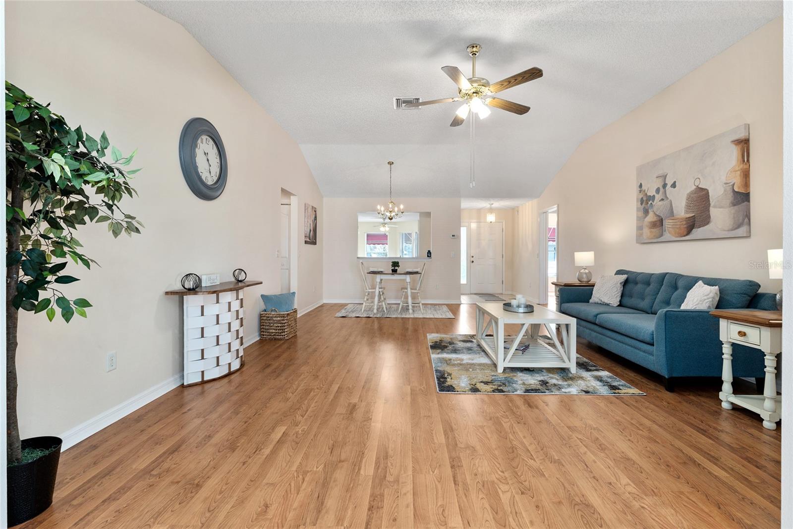 2715 LA POSADA DR