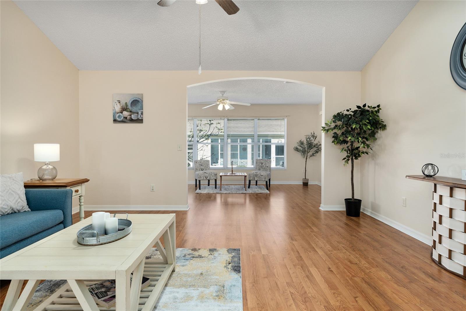 2715 LA POSADA DR