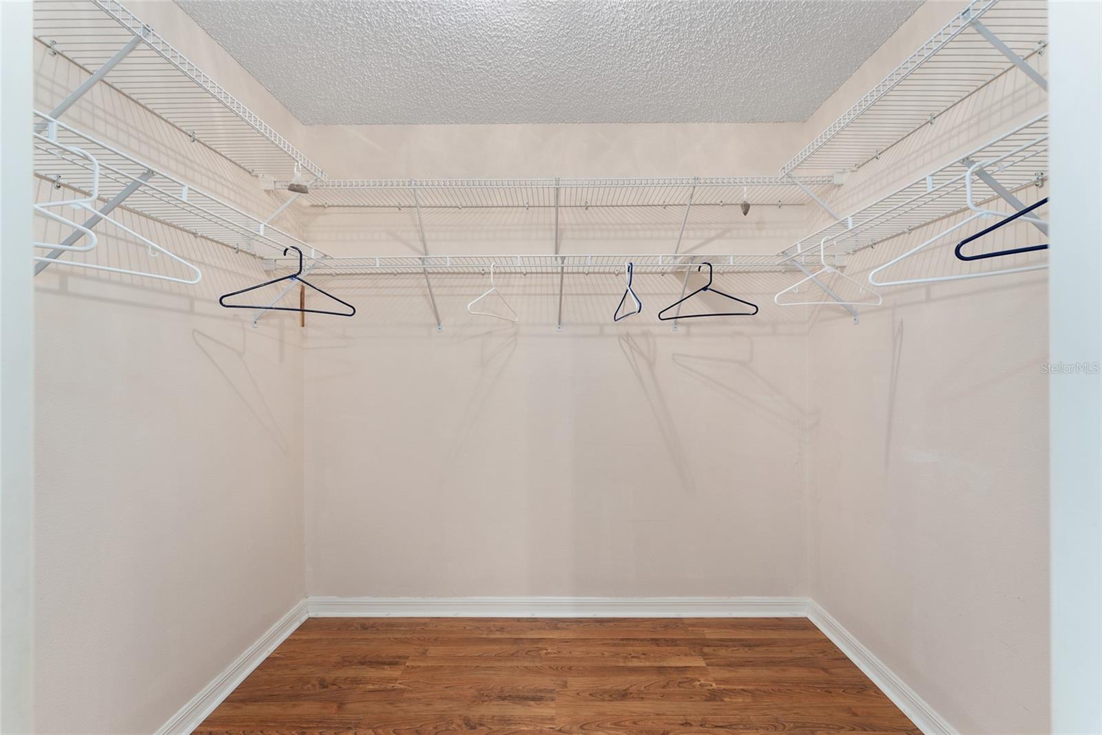 2715 LA POSADA DR